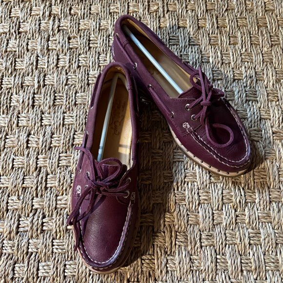 NWT Sperry Topsider  Gold Cup™ A/O stud leather boat shoes in Grape - Picture 1 of 10